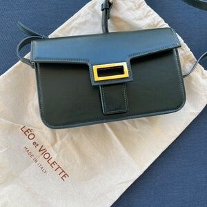 Leo et Violette Baguette in Dark Green